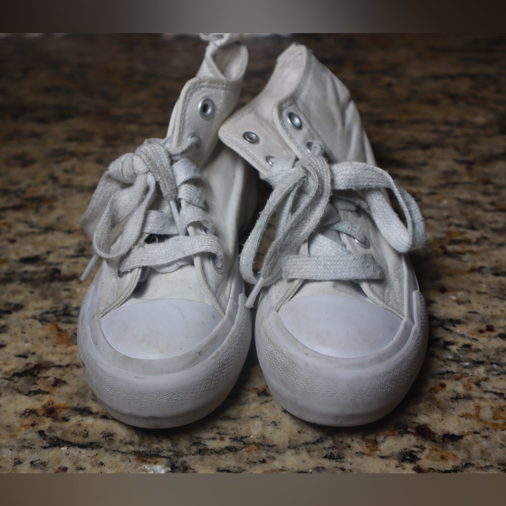 Wonder Nation Kids White Sneakers size 1